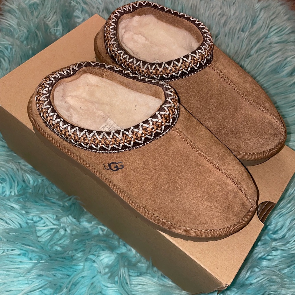 Ugg slippers Kids 3/ Women 5